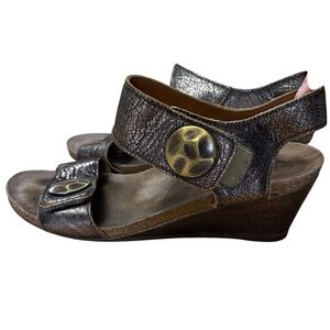 TAOS Wedge Sandals Leather Size 40EU 9/9.5US Brown Metallic Comforting Shoes